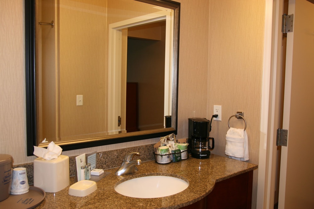Hampton Inn & Suites Bakersfield North-Airport 31/62