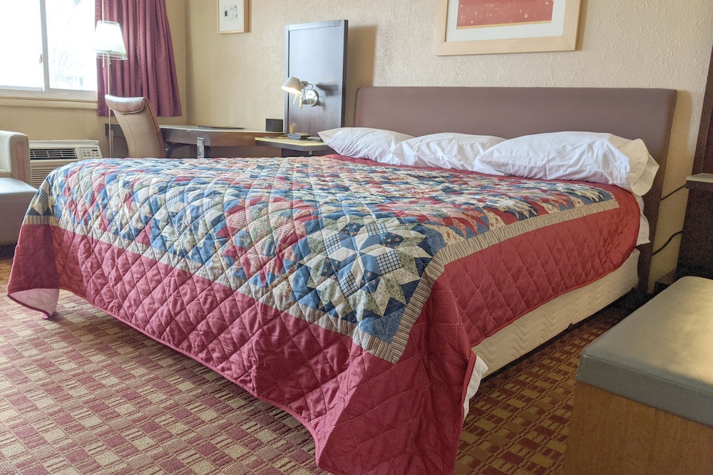 Americas Best Value Inn Vandalia 8/35