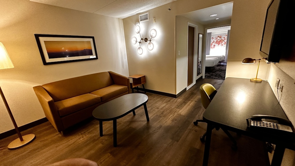 Newmarket Hotel And Suites 54/66