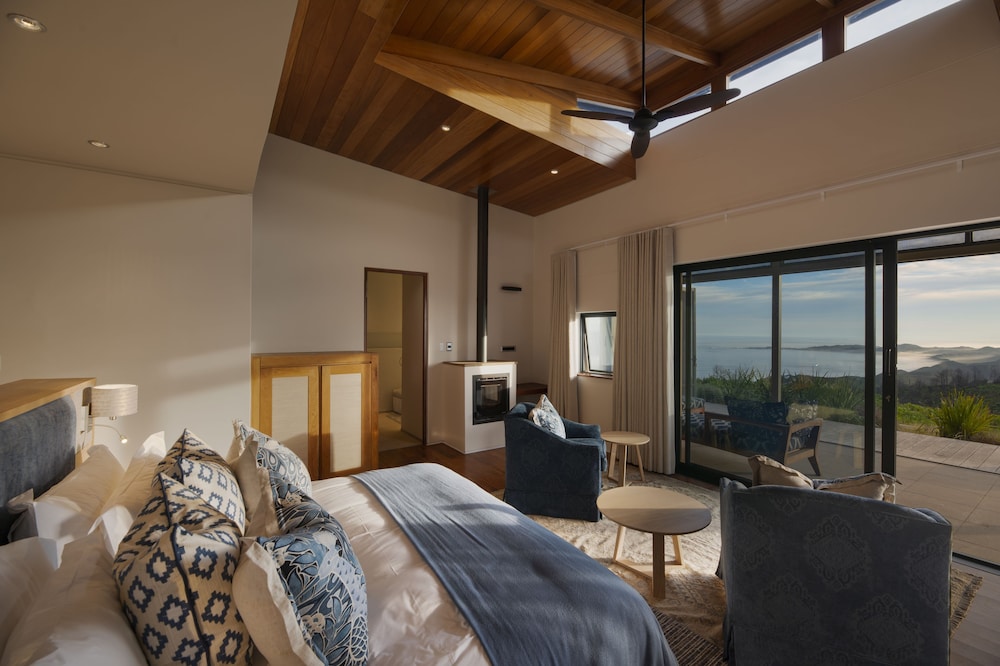 Alkira Lodge 8/33