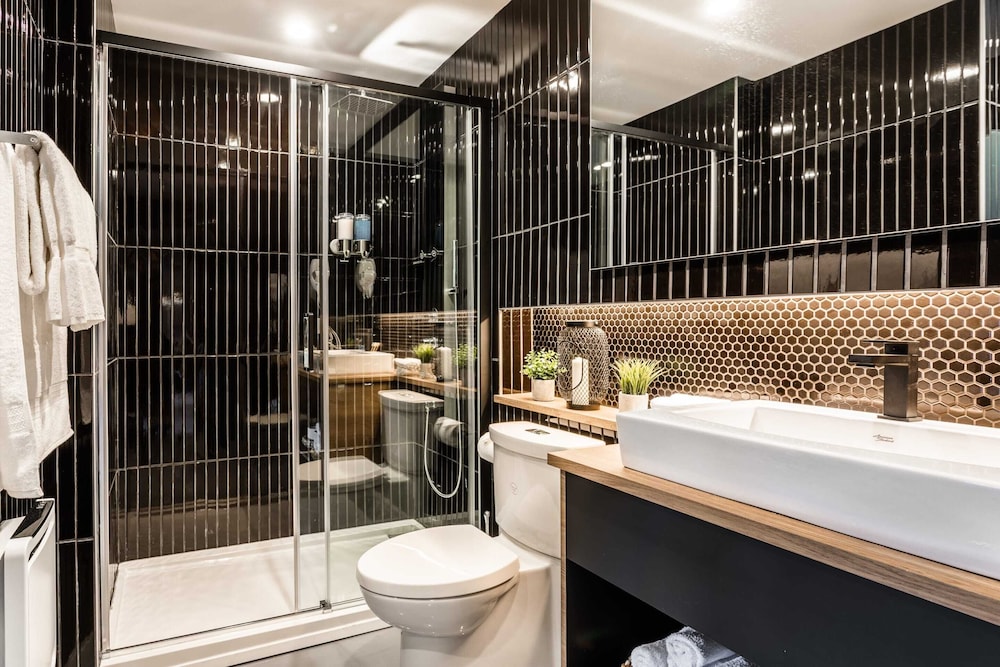 Pierce Boutique Apartments 70/73