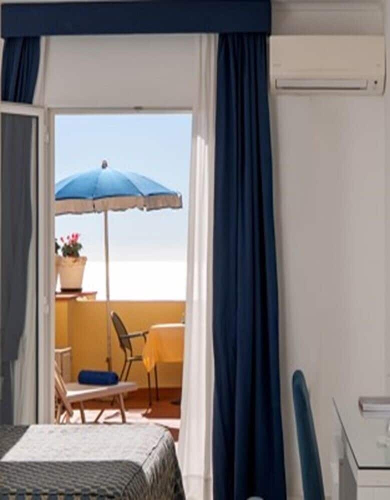 DELUXE, SEA VIEW