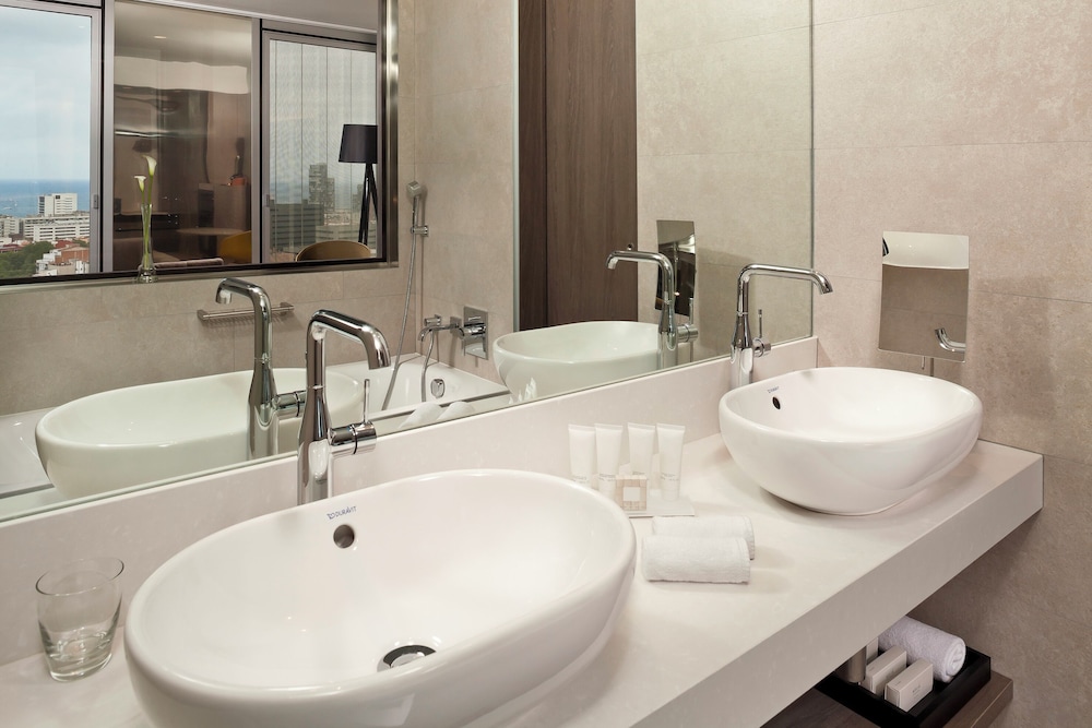The Level، MELIA BARCELONA SKY 5/8