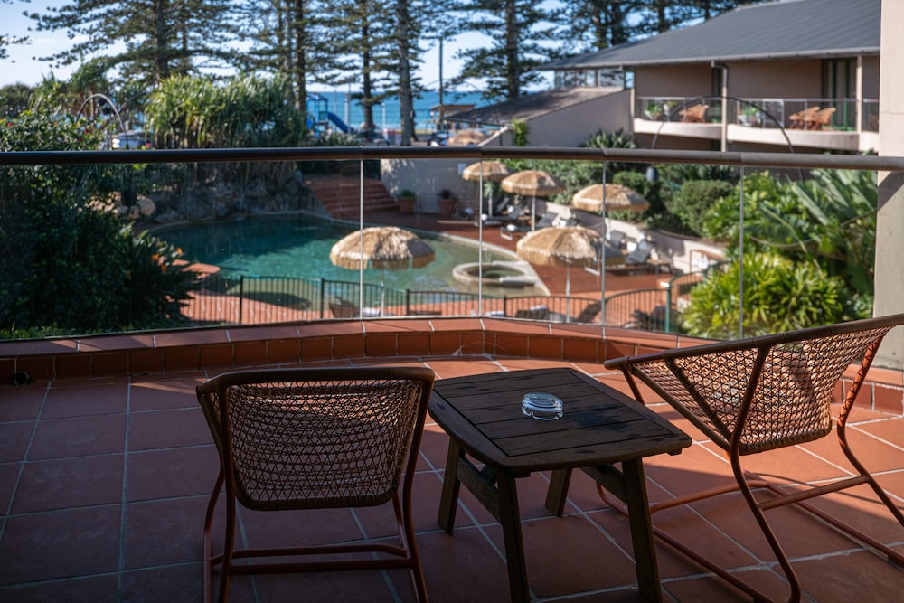 BEACH HOTEL RESORT 49/59