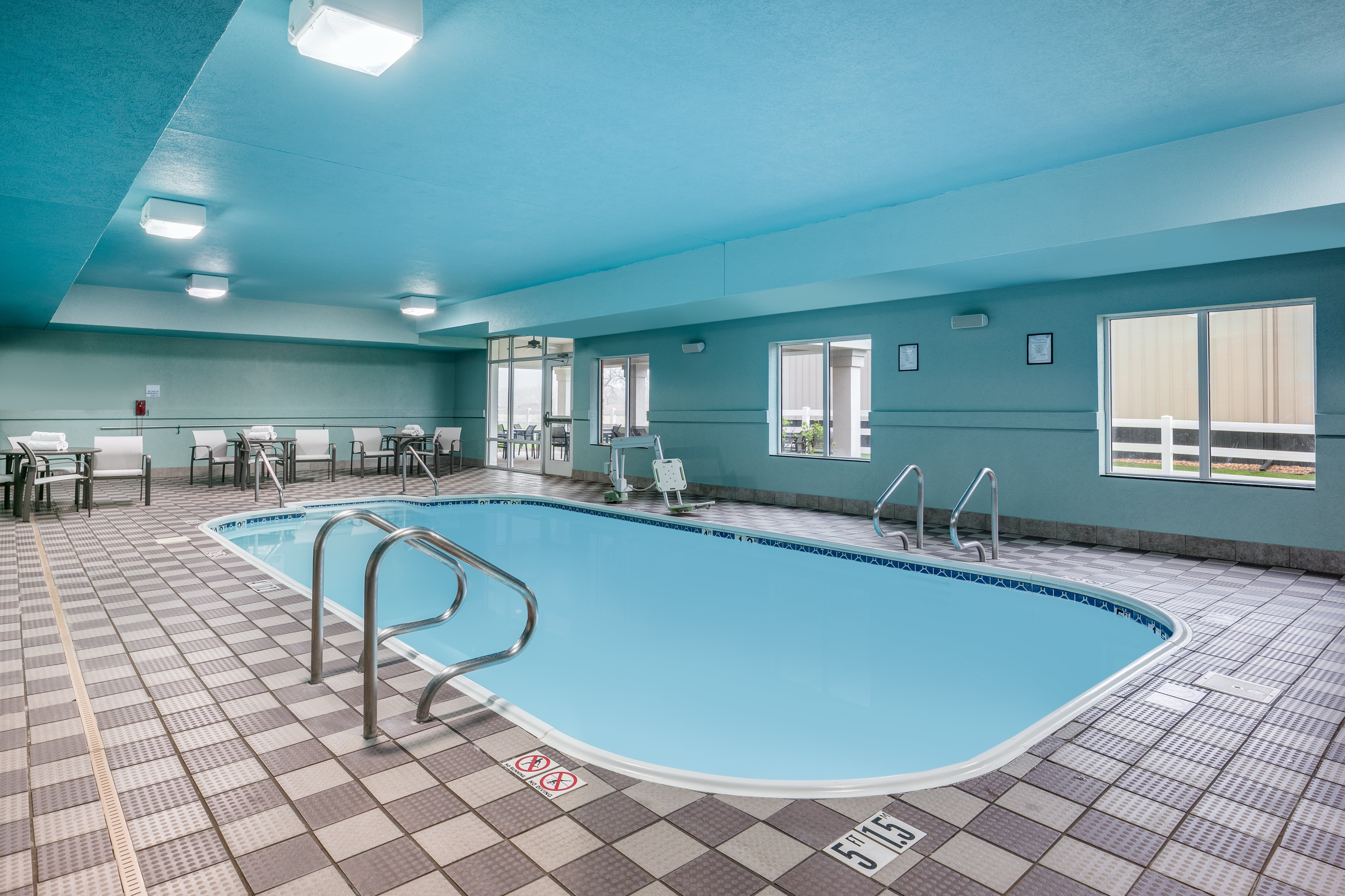 Holiday Inn Express Kearney 38/72