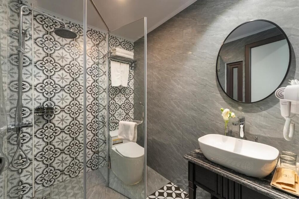 Hanoi Embrace Boutique Hotel 37/39