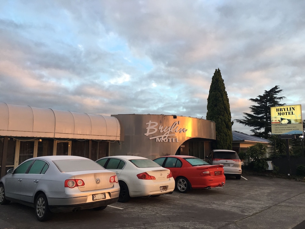 Brylin Motel 54/58