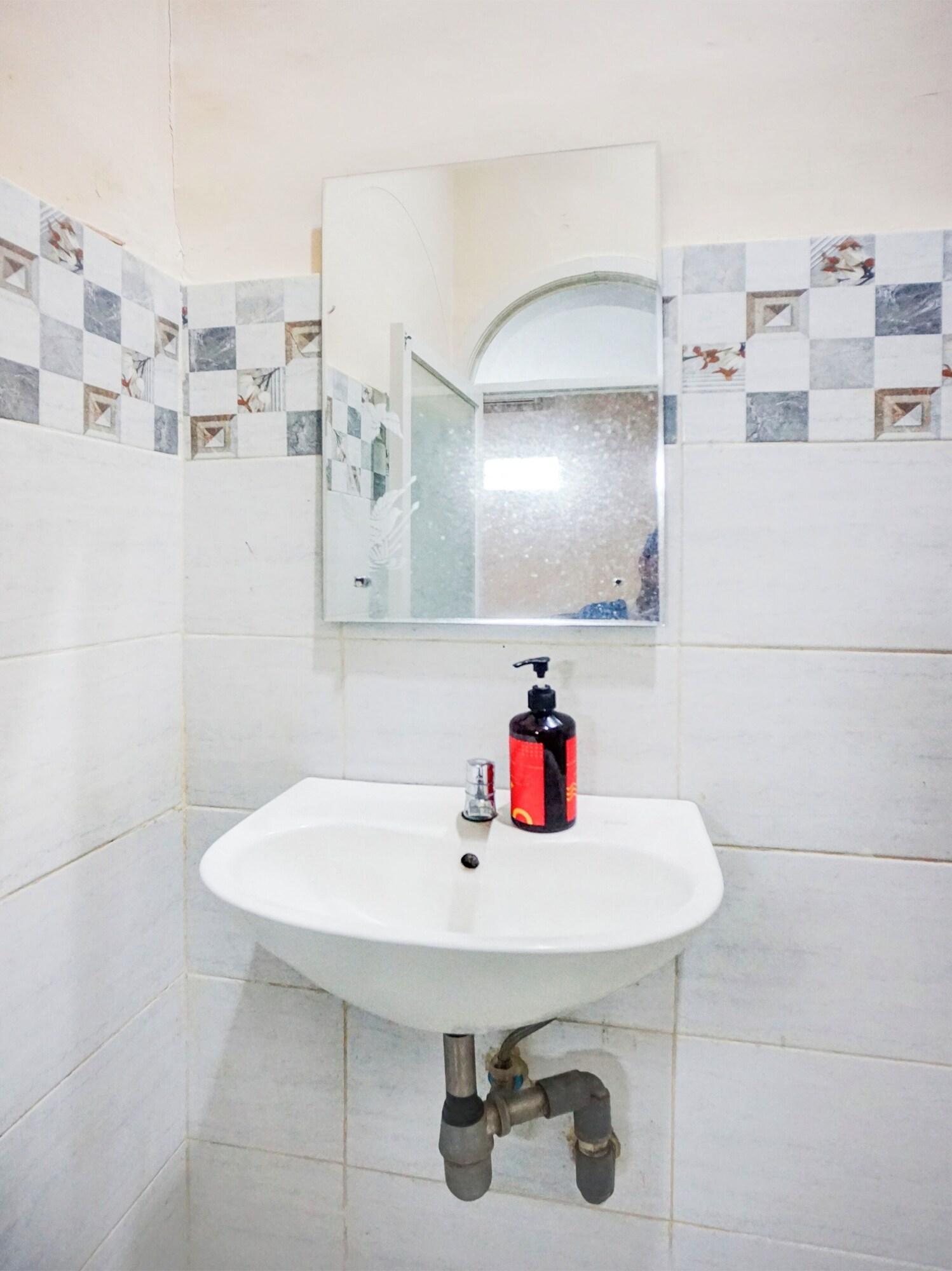 Hotel O Medan City Near Lapangan Benteng Formerly Ralica Residence 28/29