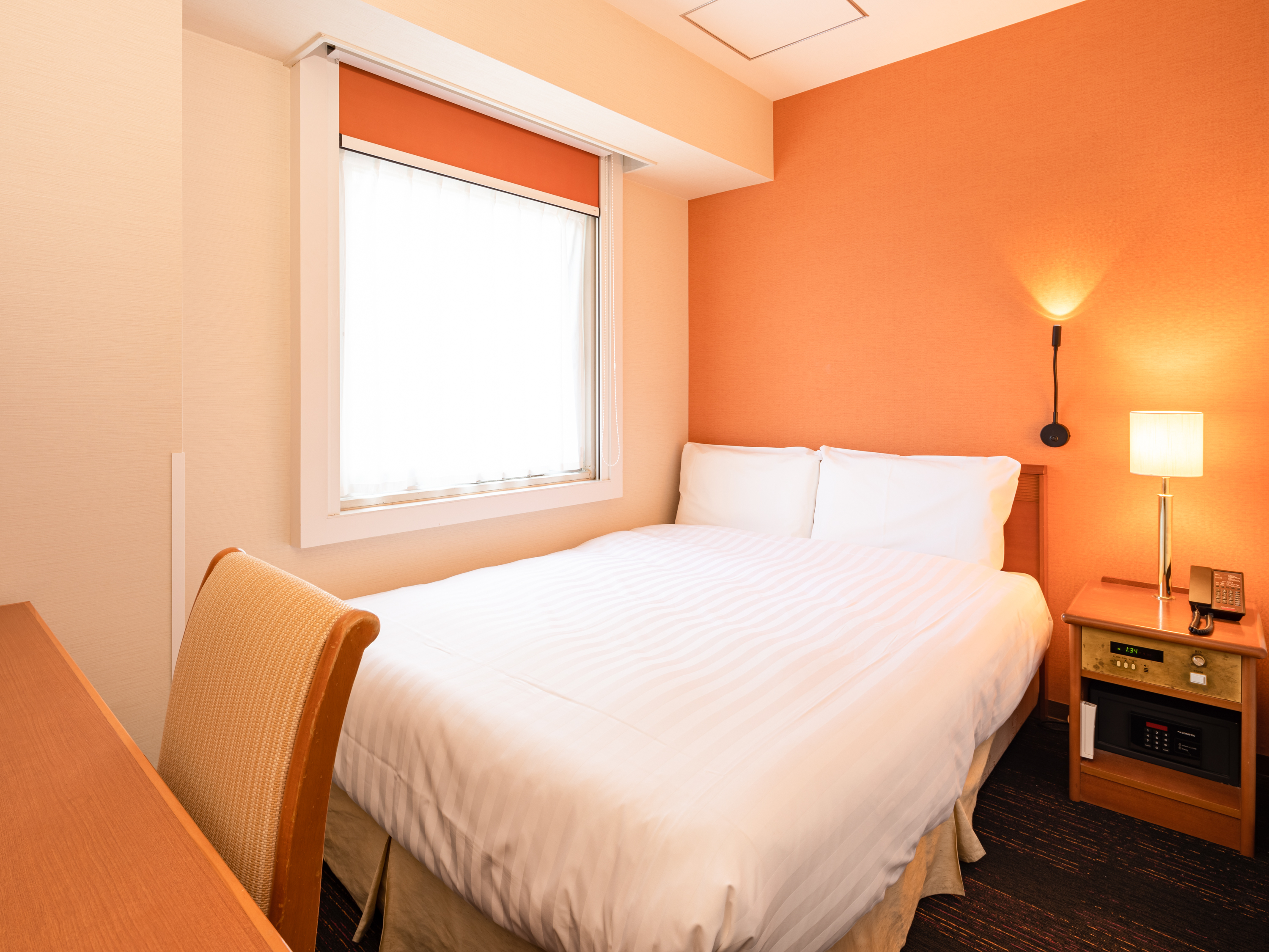 ROOM, DOUBLE BED