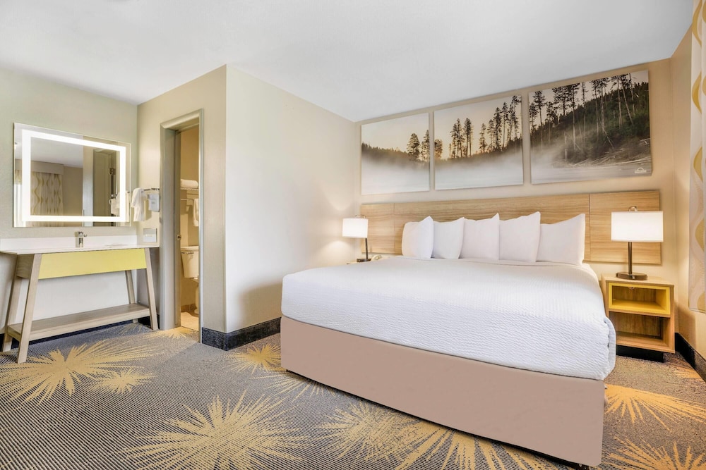 غرفة بسرير كينج للمدخنين، Days Inn by Wyndham Cortez 6/9