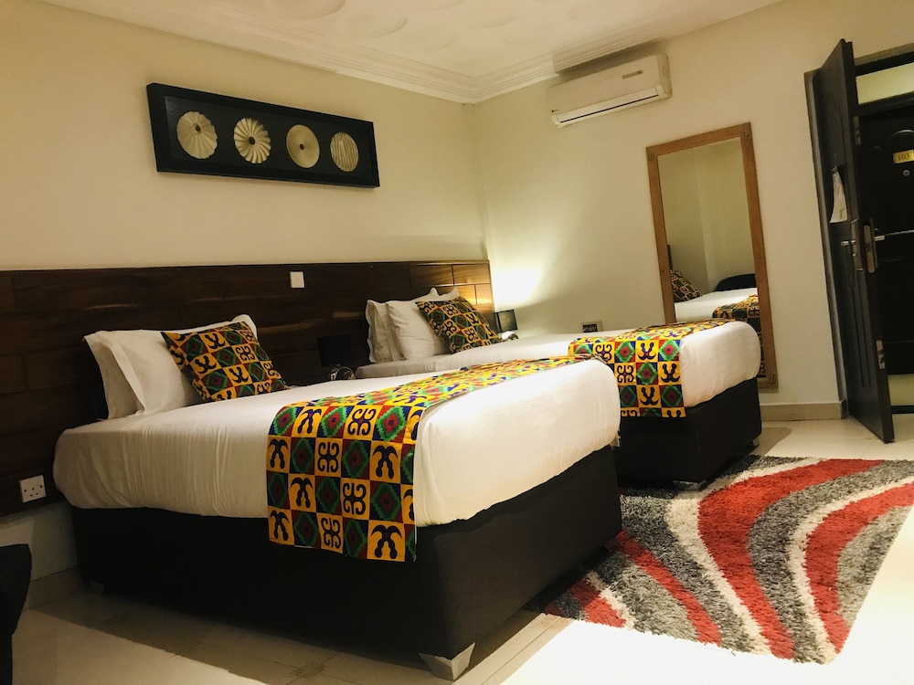 Airport West Hotel 24/75