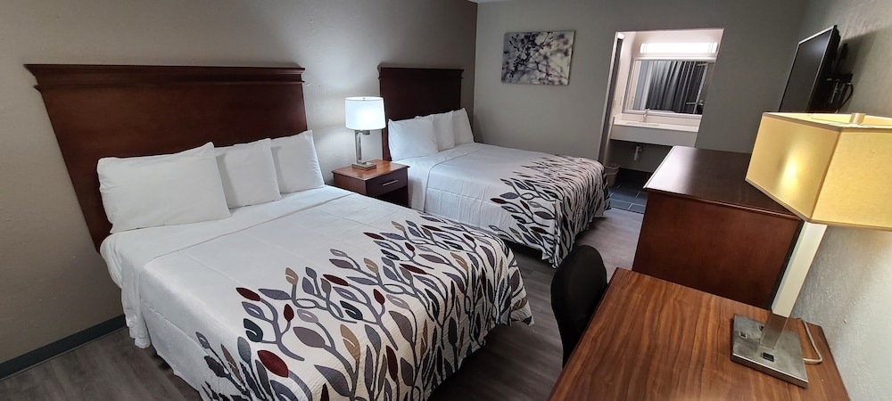 Red Roof Inn Lagrange 5/31