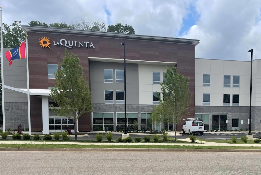 La Quinta Inn & Suites by Wyndham Olive Branch 2/46