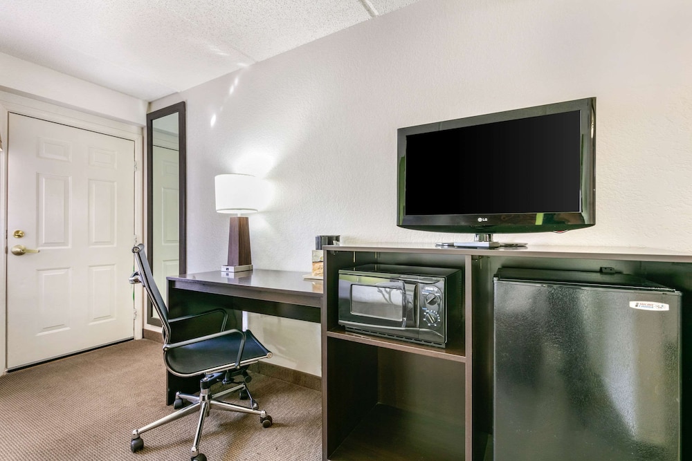 Sleep Inn & Suites near Sports World Blvd 34/39