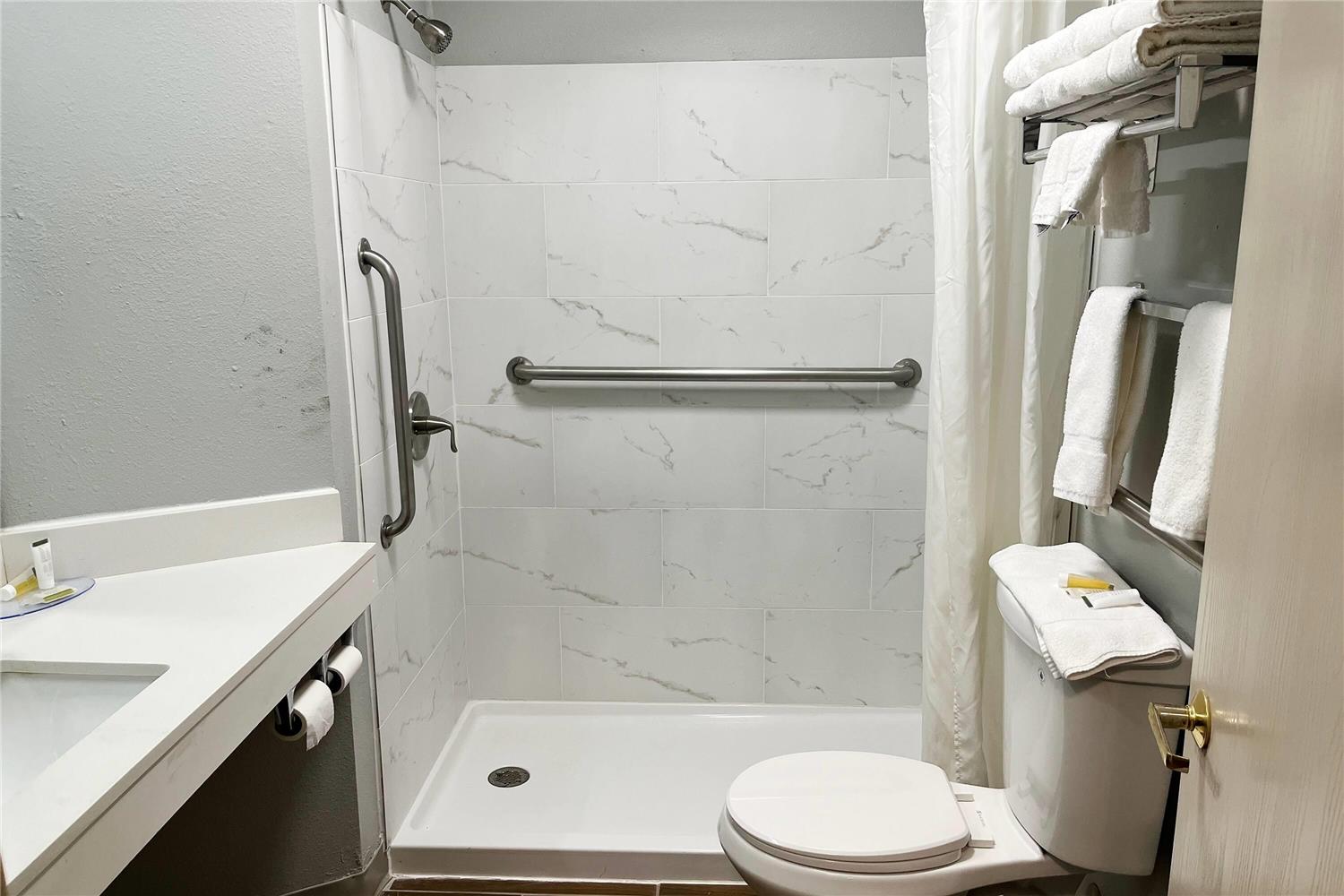 Days Inn & Suites by Wyndham Williamsburg IA North 11/12