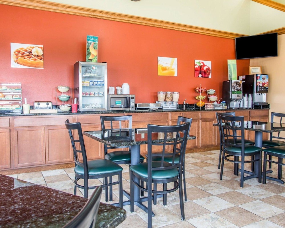 Quality Inn Morton at I-74 29/32