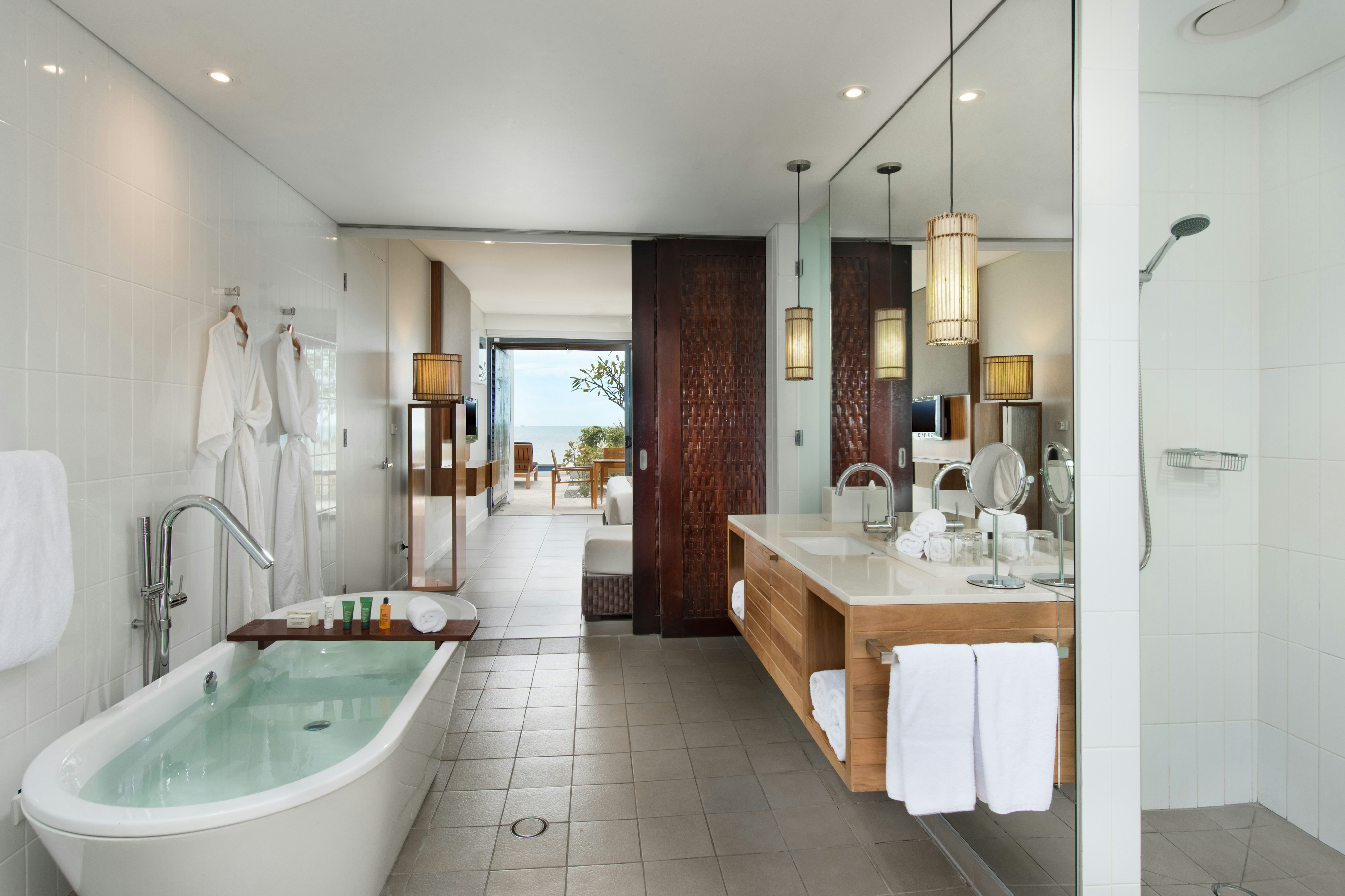 3 Bedrooms, Residence, Beach Front