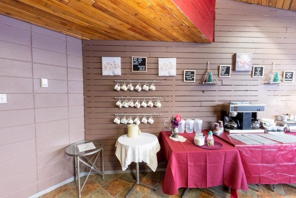 Vegreville Garden Inn 36/48