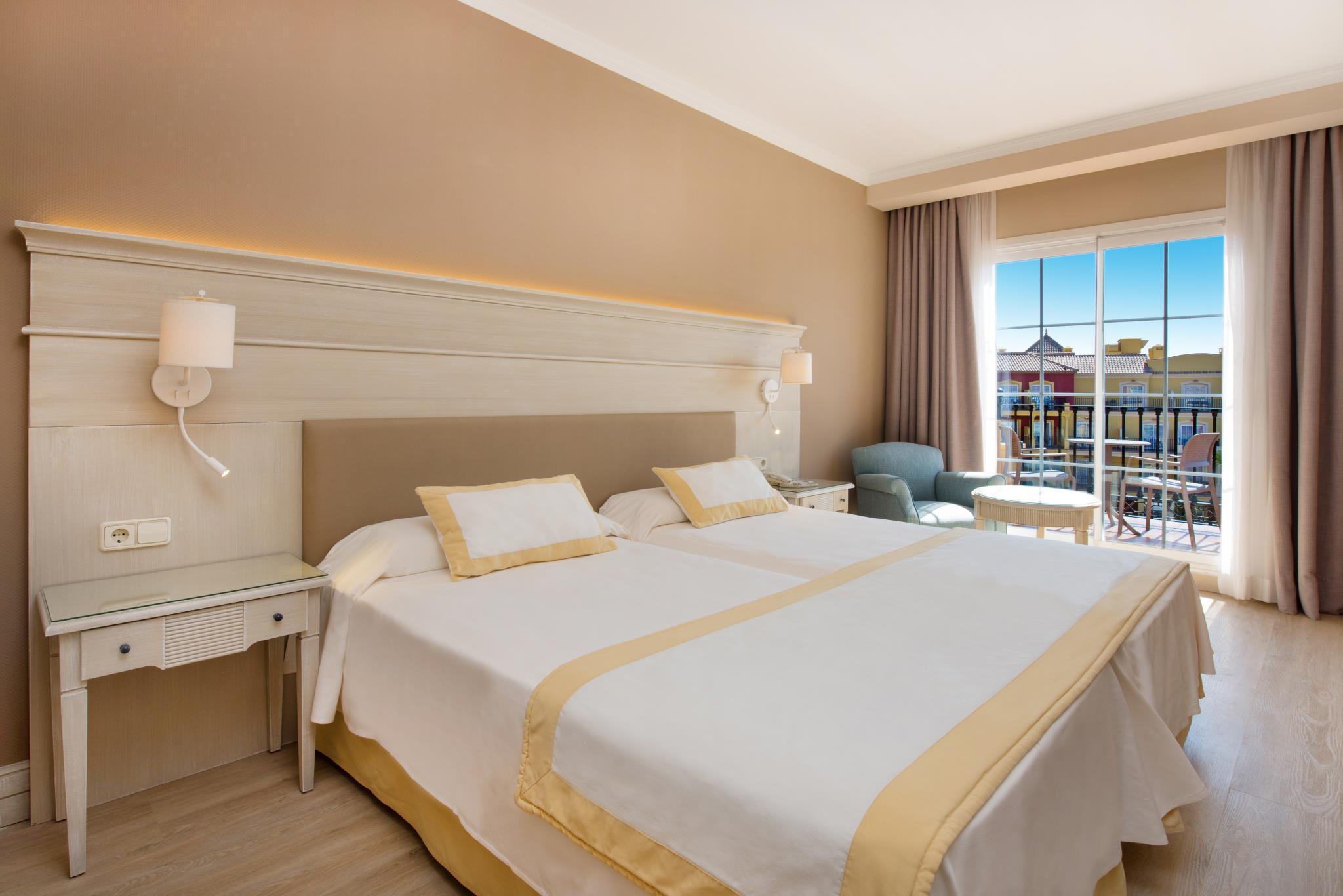 Room, Lateral Side Sea View