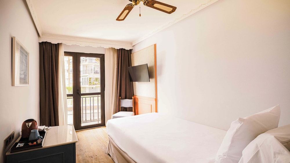 ROOM, SINGLE