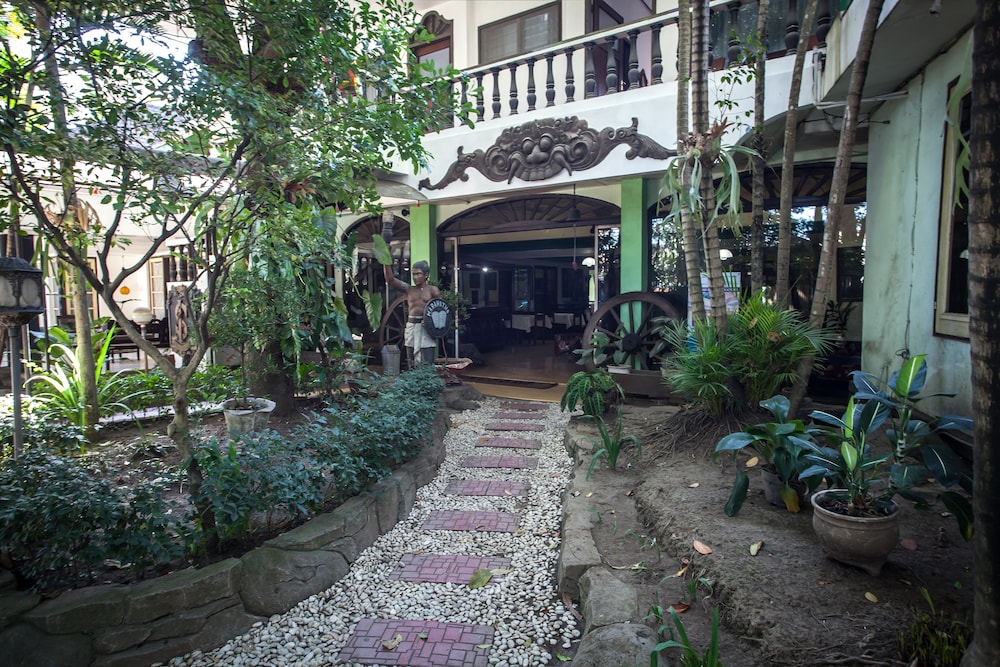 Reddoorz Near Balai Kota Malang 11/17