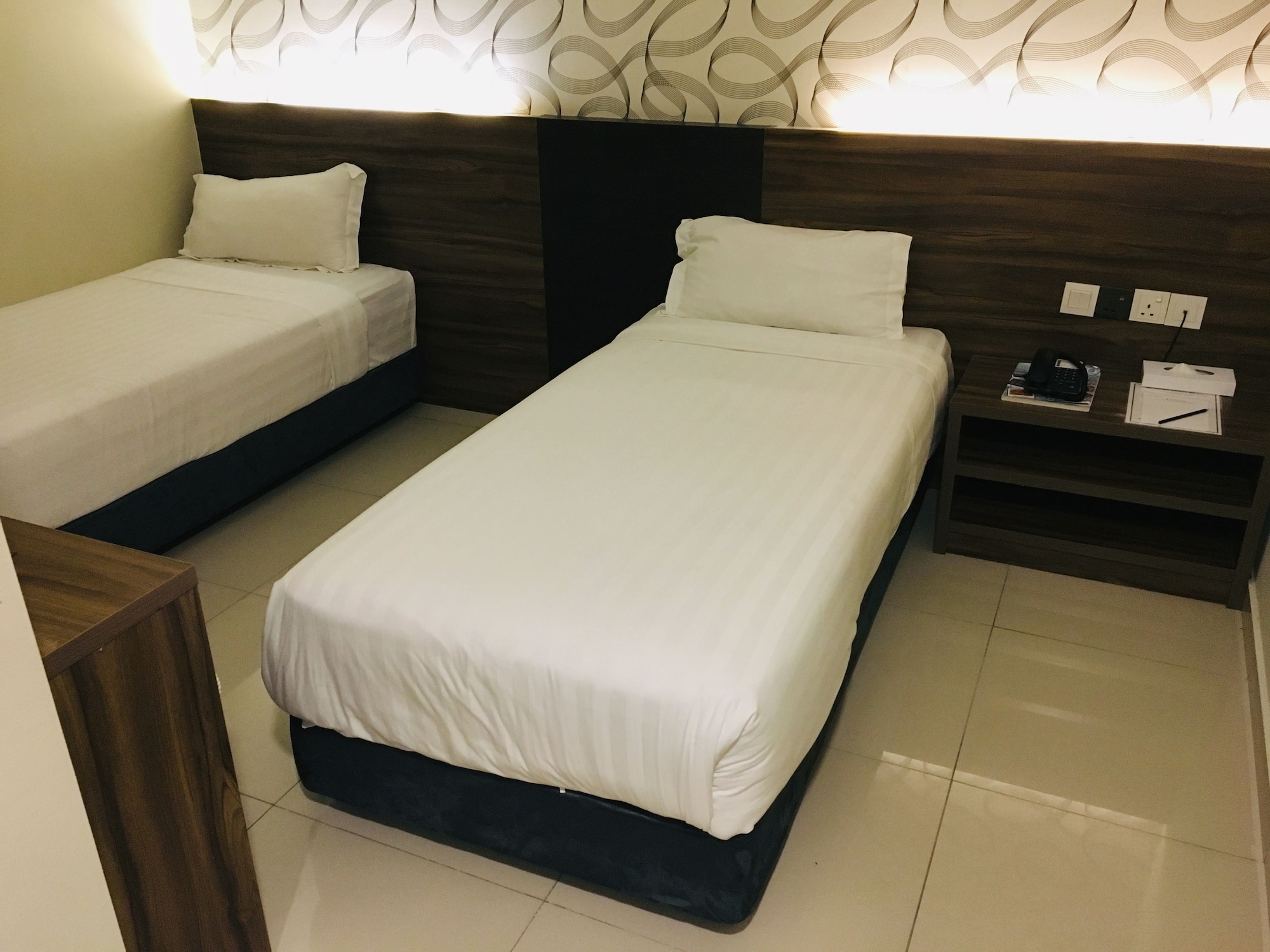 STANDARD, TWIN BEDS, NO WINDOW