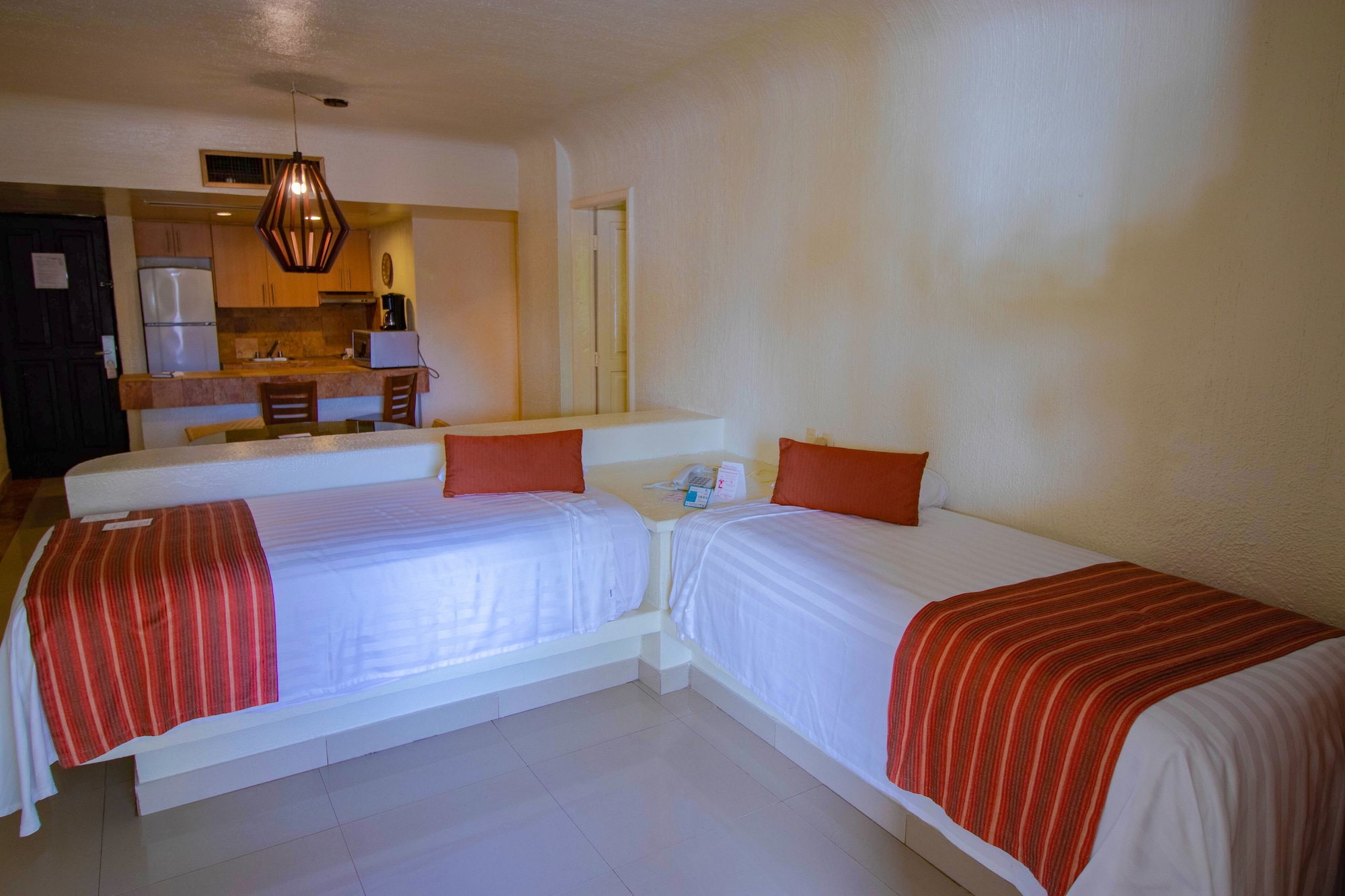 1 BEDROOM, FAMILY SUITE