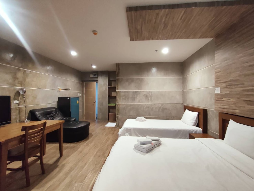 Suite, King Bed, Garden View