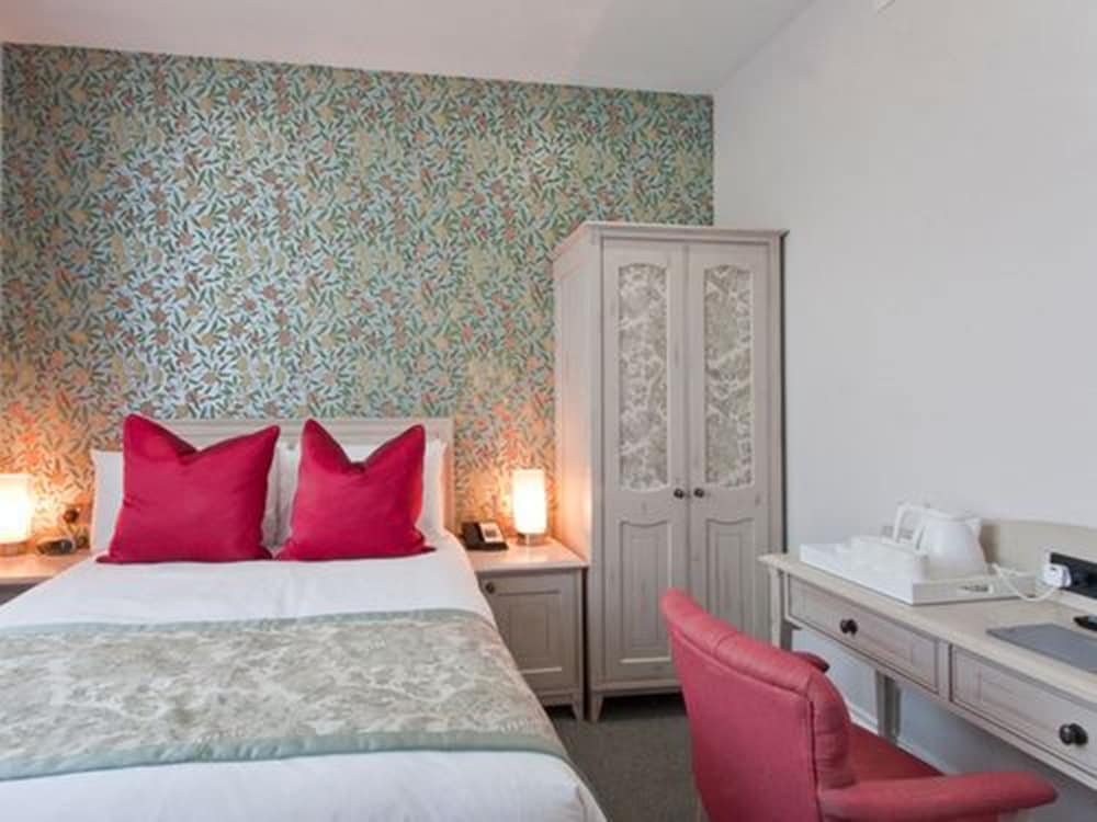 W12 ROOMS 18/58