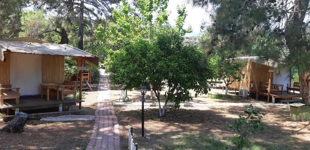 Secret Garden Bungalows & Tent Hotel 4/26