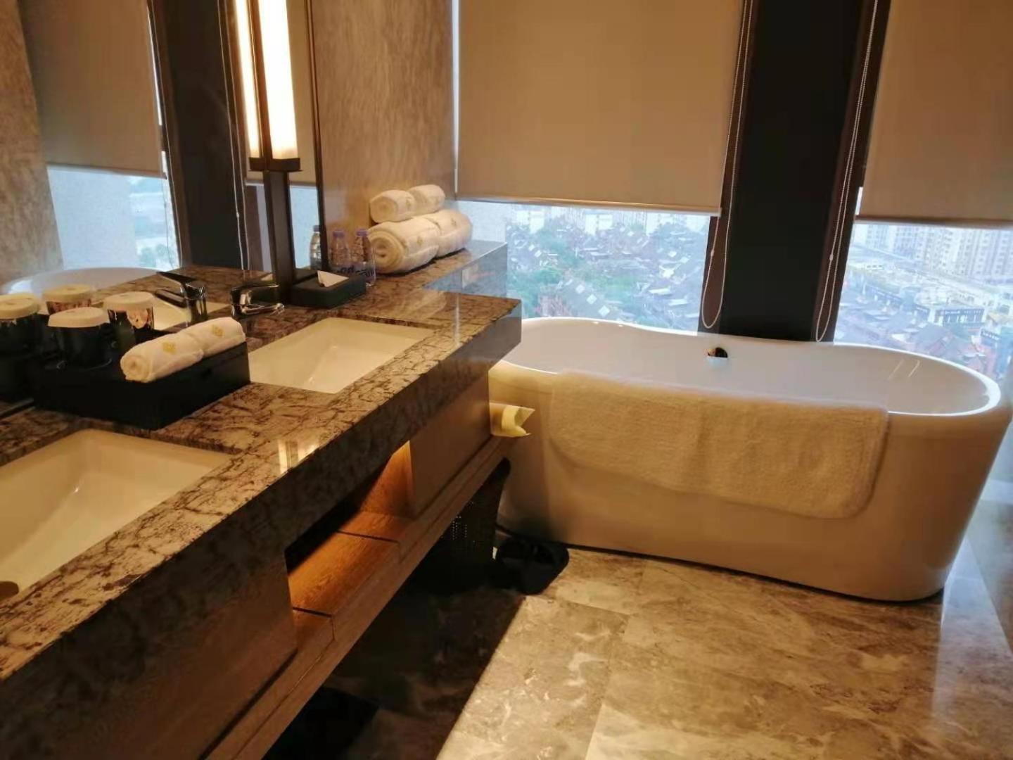 Jinling Hotel 60/65