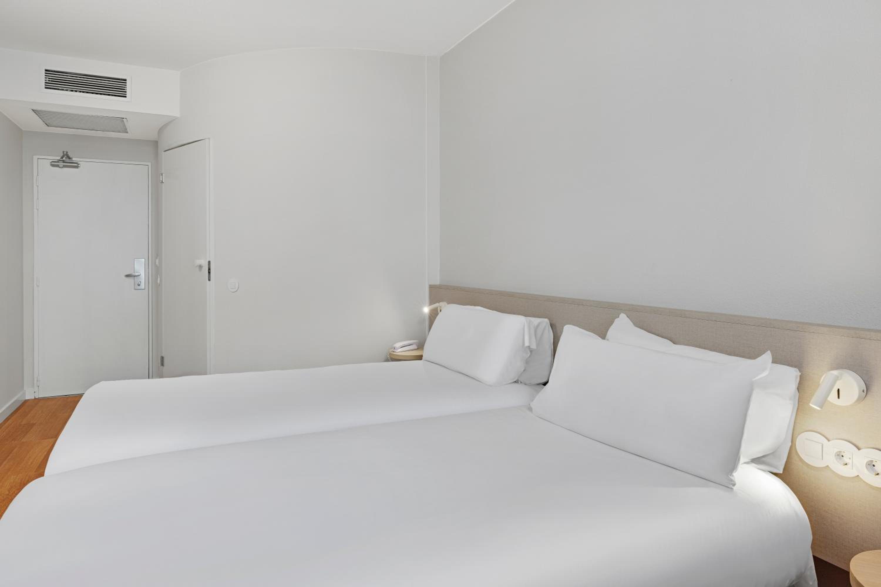غرفة أساسية ثلاثية بسرير فردي، B&B HOTELS Zaragoza Centro 4/10