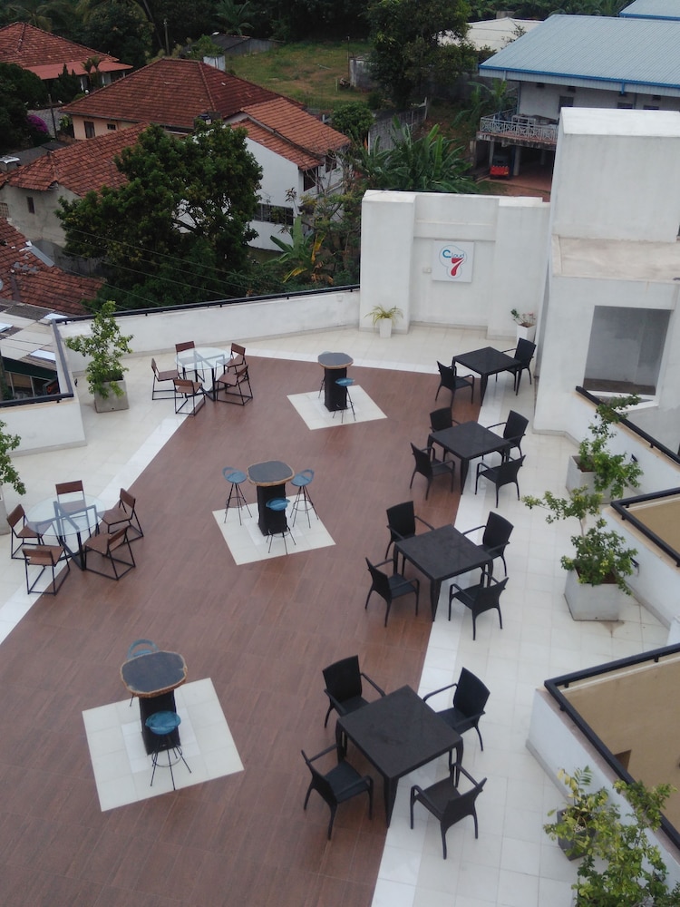 Saninro Residences & Food Court 41/50