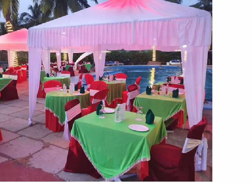 Paradise Village Resort 48/66