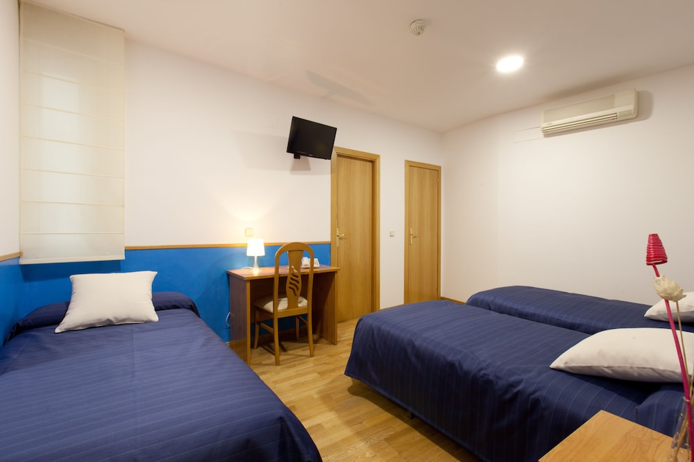 HOSTAL MONTALOYA 28/68