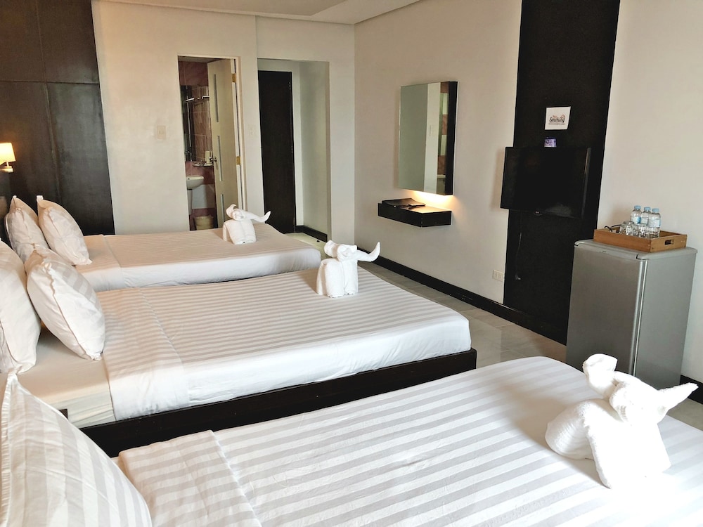Ninong's Hotel 30/41