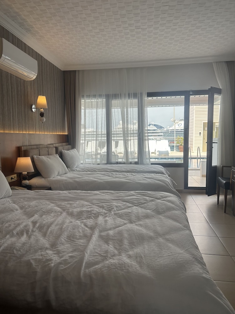 Stella Hotel 16/34