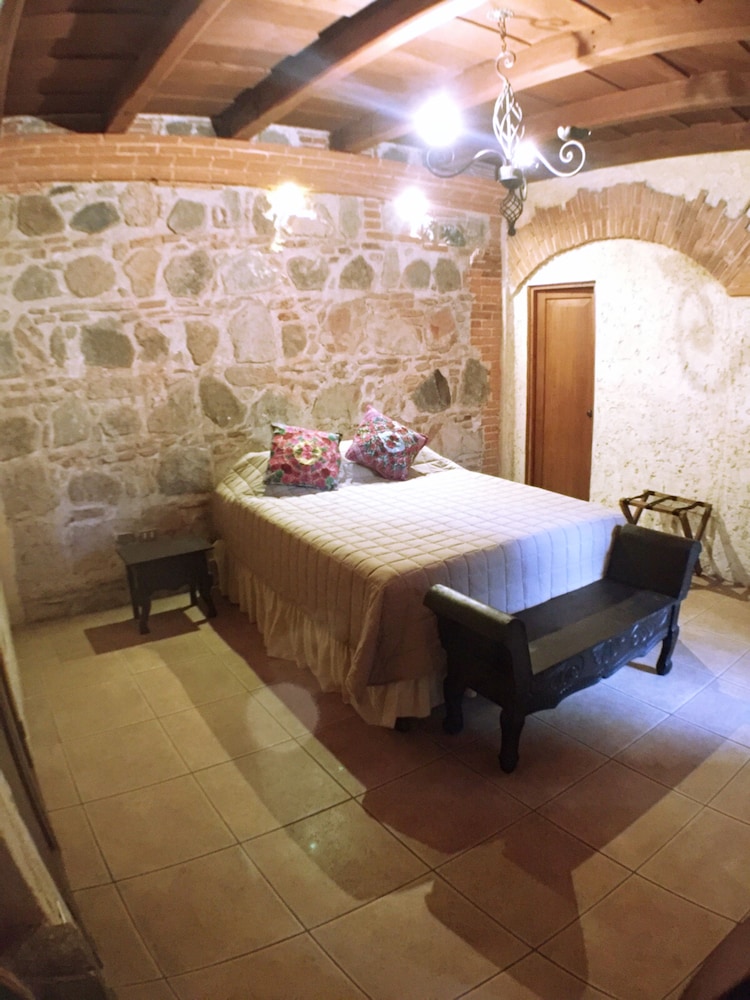 Naif Boutique Hotel & Gallery 40/68