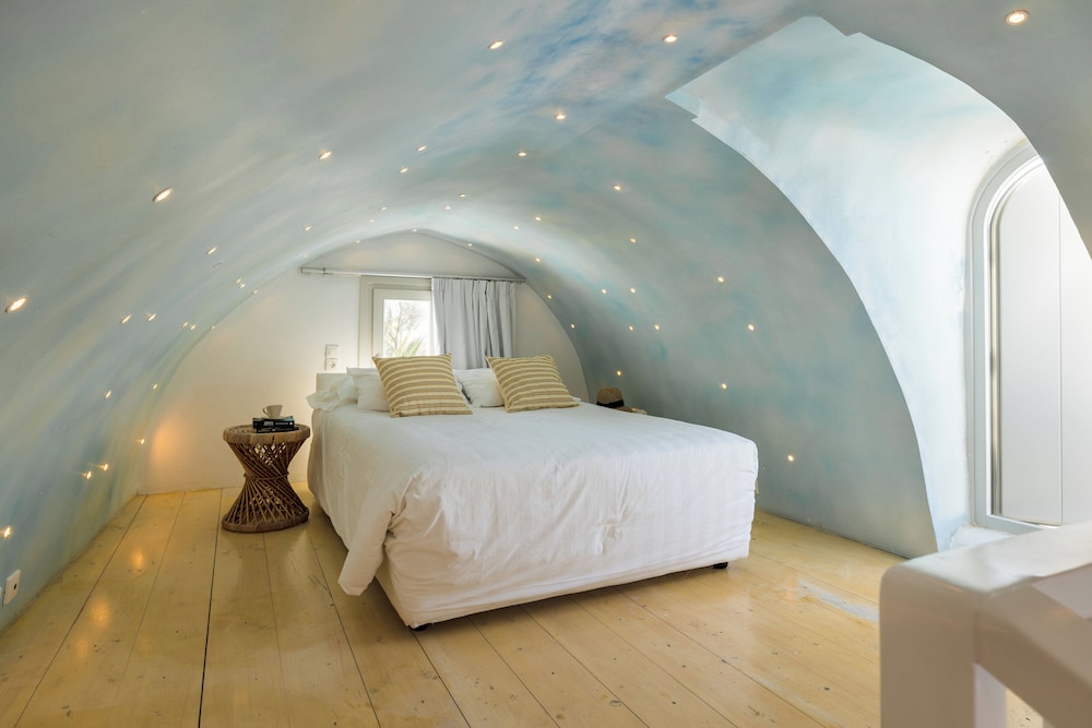 Mini, Suite, Quadruple, Queen Bed, Caldera View, Sofa, Plunge Pool، Rocabella Deluxe Suites And Spa 9/10