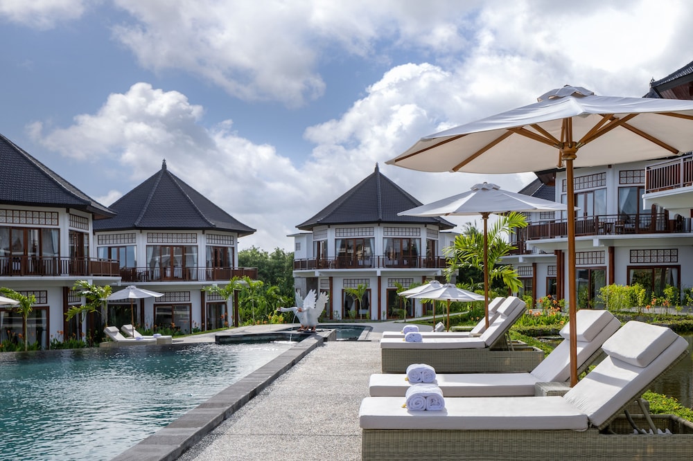 Swan Paradise A Pramana Experience 44/50