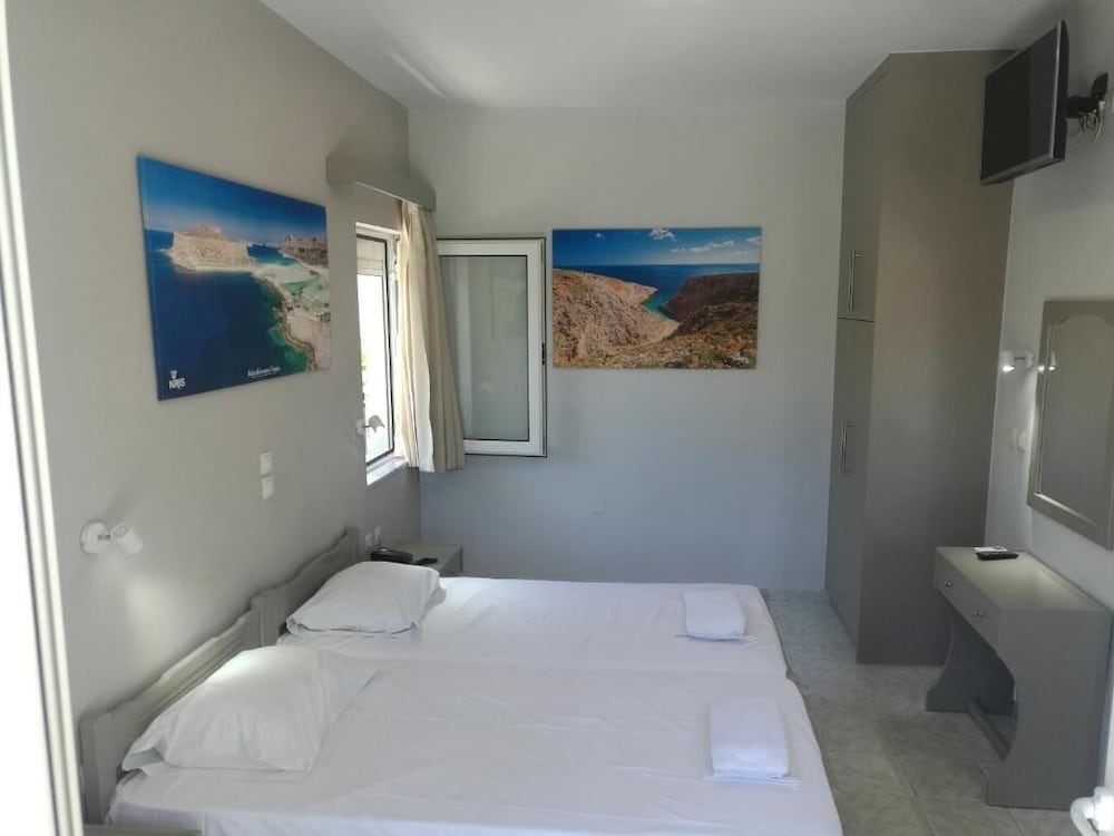BASIC, DOUBLE OR TWIN BED, BALCONY
