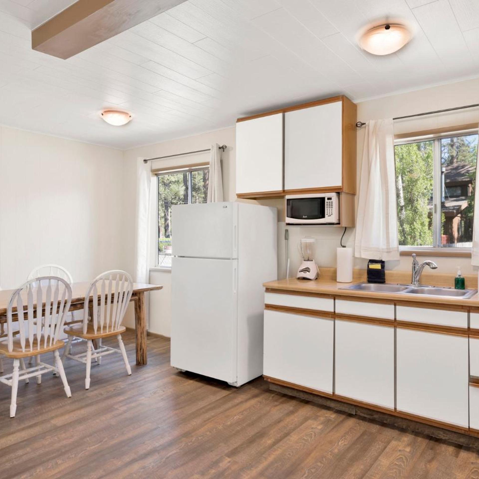 Twin Pines Family Cabin by Big Bear Vacations 16/28