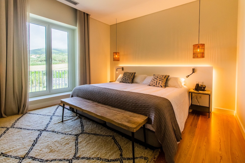 Room, Double or Twin Bed, Resort View
