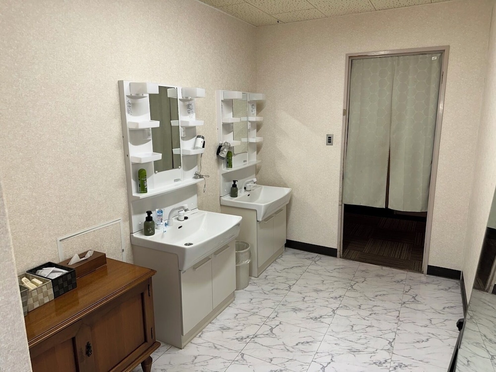 Hotel Crown Hills Miyoshi 40/40