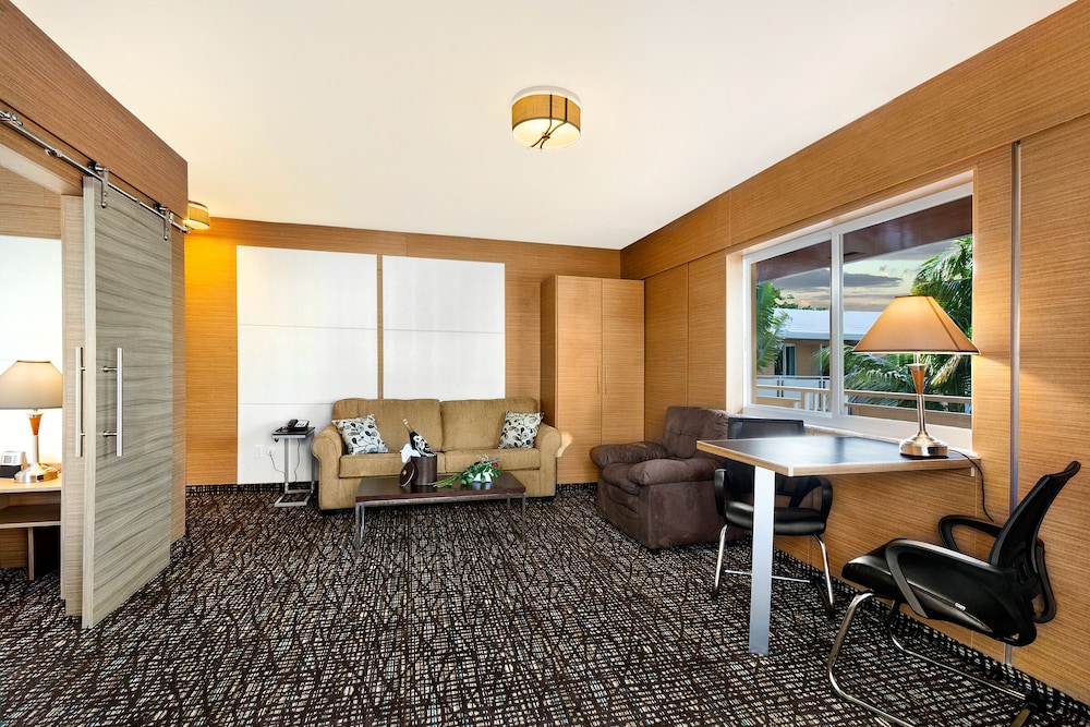 The Garden Hotel and Resort 34/62