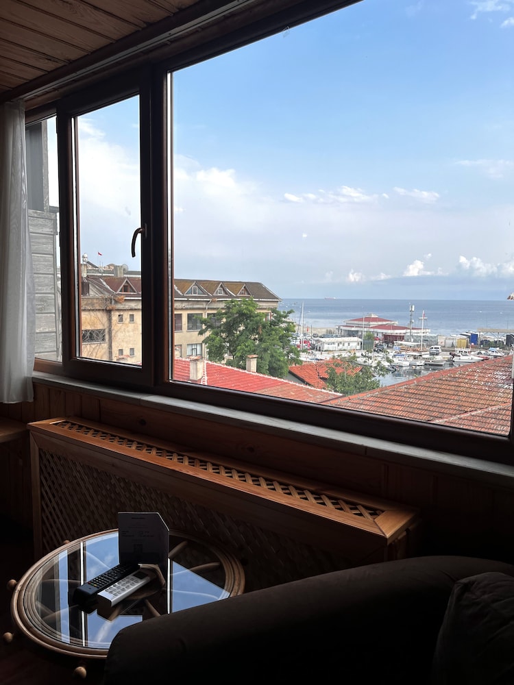 Denizci Hotel 33/48