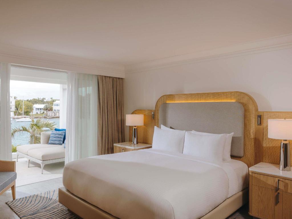 Renovated, Fairmont Gold, Gold, Suite, King Bed, Bay View, Sofa, Lounge Access