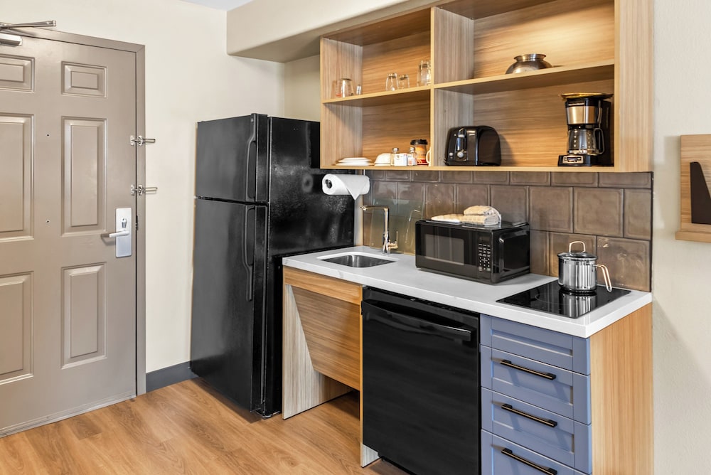 جناح استوديو بسرير كينج لذوي الإعاقة، Candlewood Suites Victoria 7/7