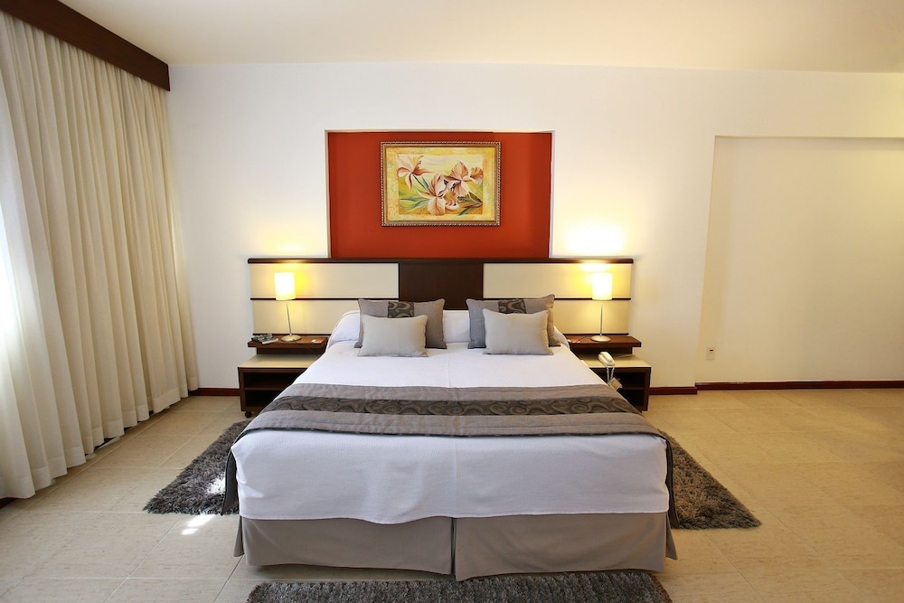 Mondrian Suite Hotel 24/82