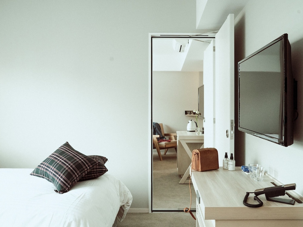 2 BEDROOMS, FAMILY, TWIN BEDS